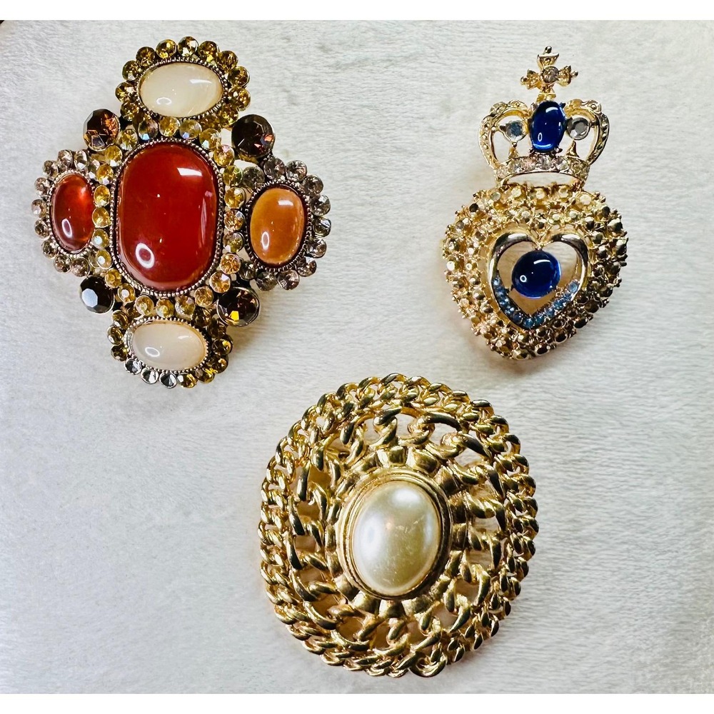 Vintage Brooch Lot 3 Pc Faux Pearl Red Cabochon Crown Pin Jewelry - Picture 1 of 14